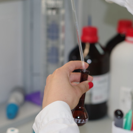 Preparation of a liquid sample in the laboratory